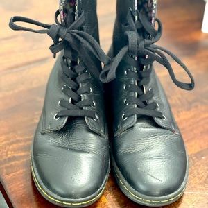 Vintage Dr. Martens Stratford boots, Size 8